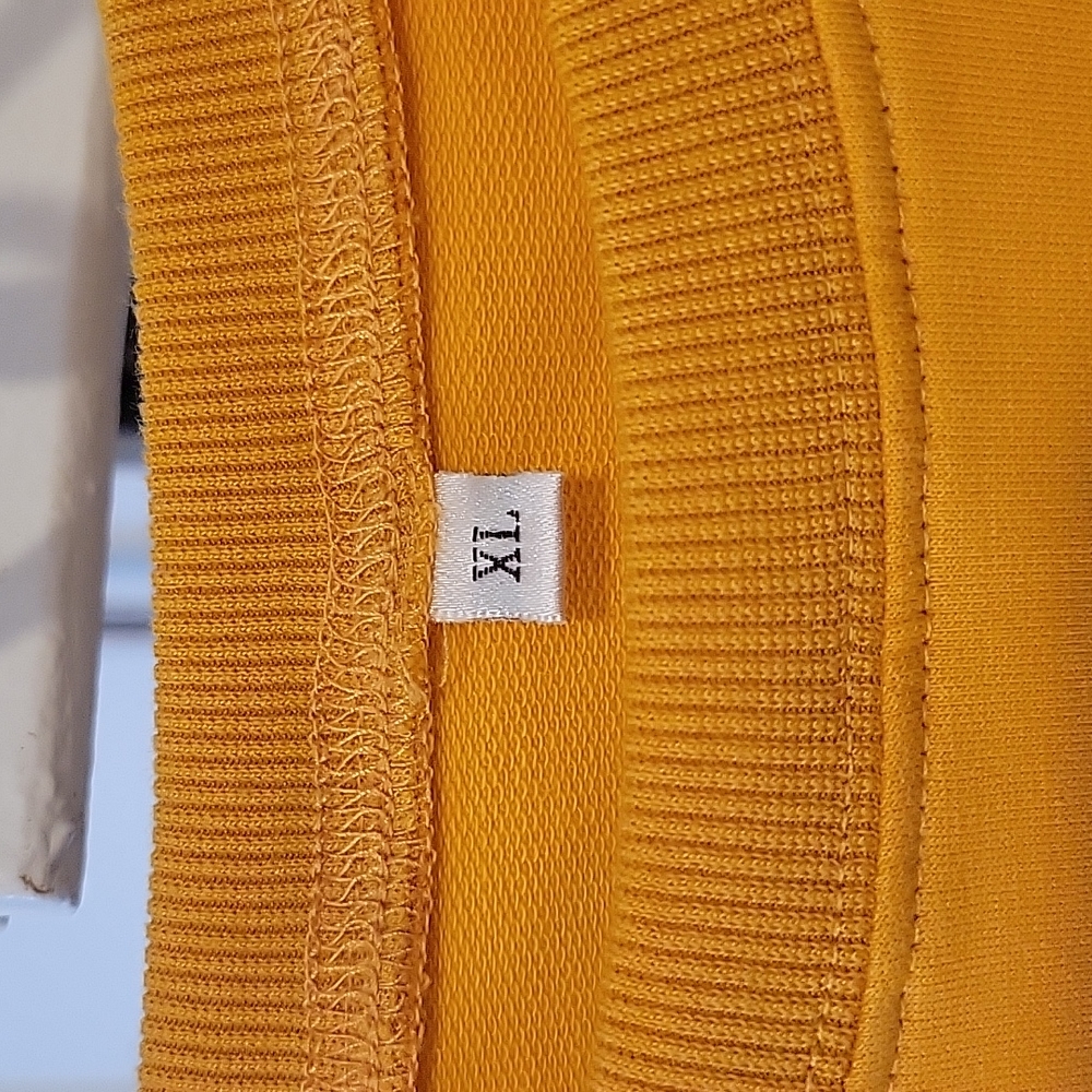 Sweatshirt - Picture 2 of 3